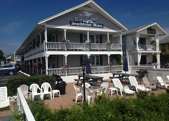 Sandpiper Beachfront Motel